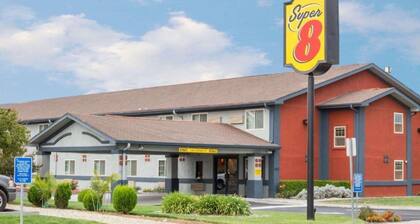 Super 8 by Wyndham Willows
