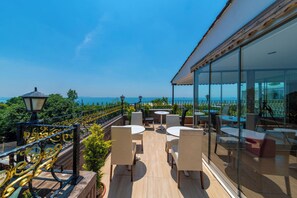 Outdoor dining - Harmony Istanbul (Istanbul)