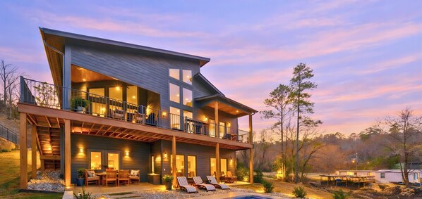 Exterior - Private Pool, Dock, Movie Room on Lake Hamilton (Hot Springs)