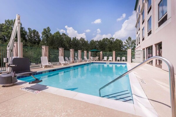 Pool - Wingate By Wyndham Lagrange (LaGrange)