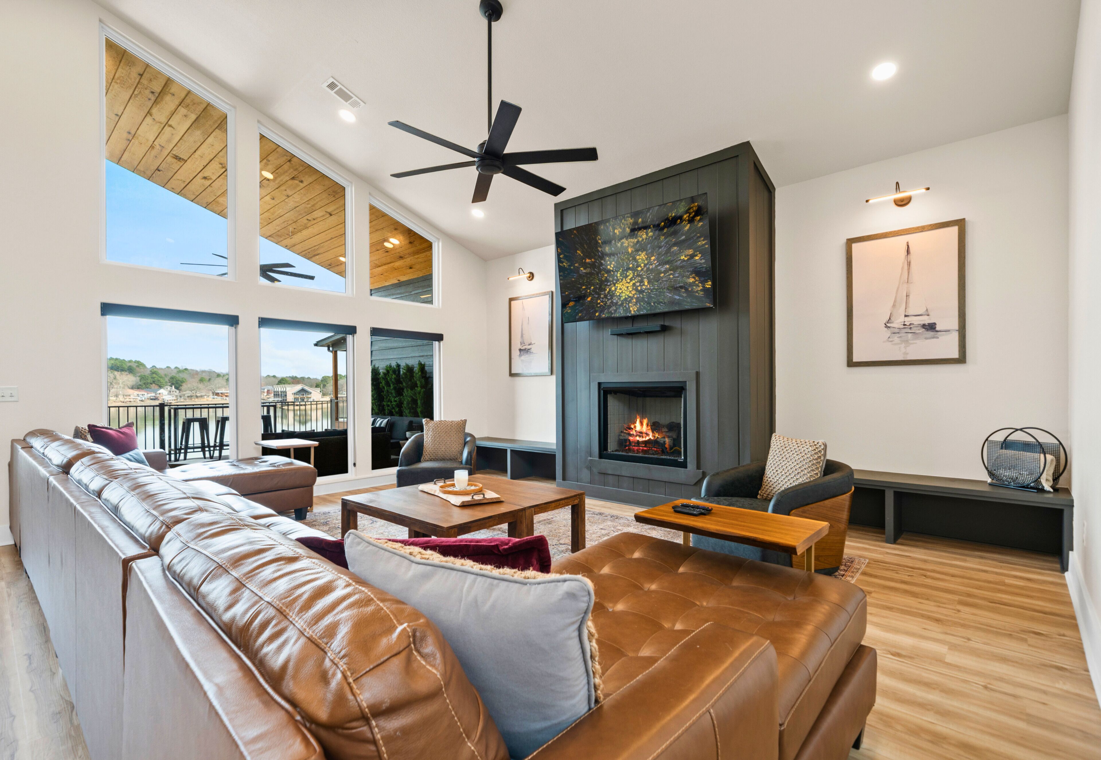 Smart TV, fireplace