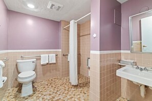 Bathroom - Knights Inn Danvers (Danvers)