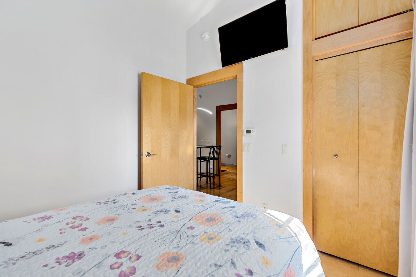 Desk, WiFi, bed sheets