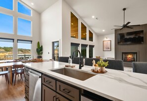 Dining - Private Pool, Dock, Movie Room on Lake Hamilton (Hot Springs)