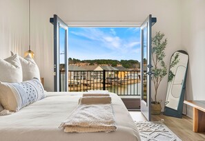 Room - Private Pool, Dock, Movie Room on Lake Hamilton (Hot Springs)