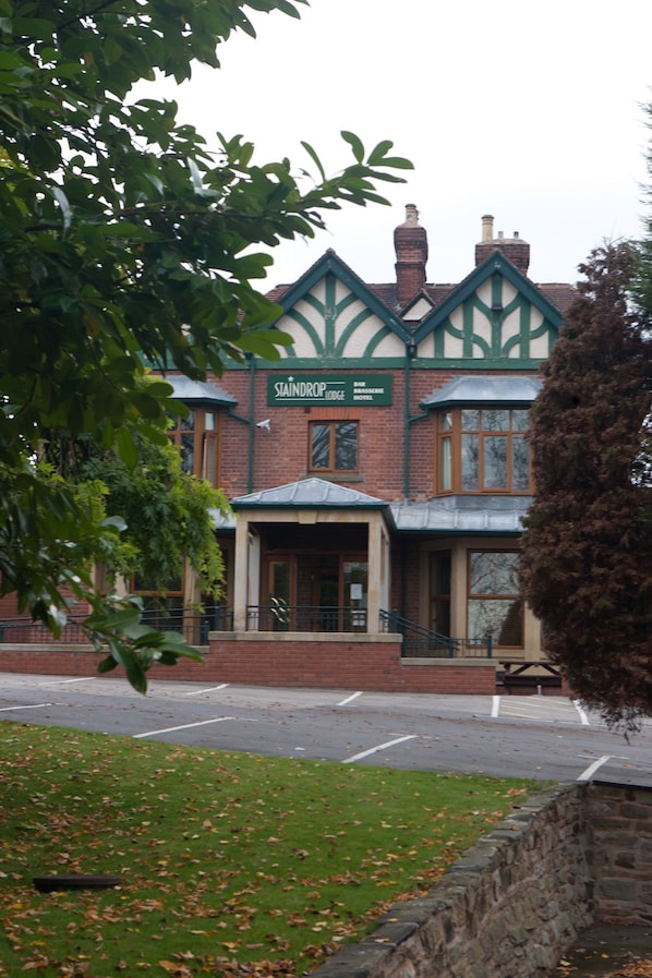 Exterior - Staindrop Lodge Hotel (Sheffield)