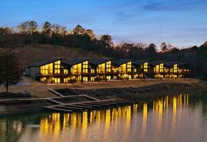 Exterior - Private Pool, Dock, Movie Room on Lake Hamilton (Hot Springs)