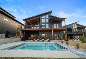 A heated pool - Private Pool, Dock, Movie Room on Lake Hamilton (Hot Springs)