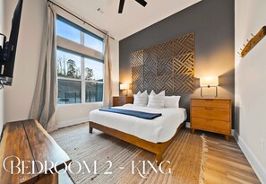 7 bedrooms, iron/ironing board, travel cot, free WiFi - Private Pool, Dock, Movie Room on Lake Hamilton (Hot Springs)