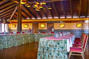 Banquet hall - Voi Safari Lodge (Voi)