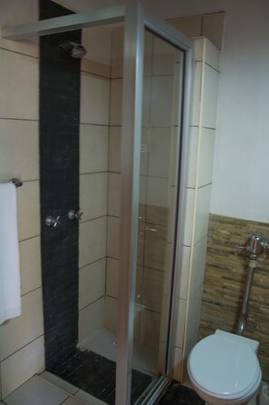 Bathroom - Voi Safari Lodge (Voi)