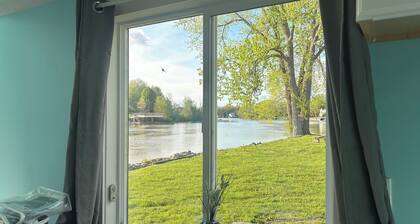 Waterfront Cozy 1-bedroom loft cottage in Baldwinsville AC, Dock, boat launch