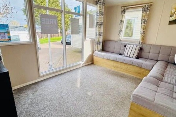 Enjoy a getaway in Essex at this modern 8 berth caravan on Steeple Bay. Pack your bags and head off for a weekend of making memories with the whole family.