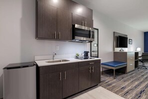 Private kitchen - Best Western Plus Choctaw Inn & Suites (Choctaw)