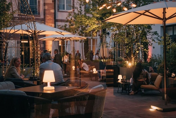 Outdoor dining - Leonor Hotel (Strasbourg)