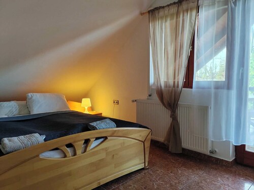 Soothing 1-bedroom bed & breakfast in welcoming Zamárdi HOSTEL
