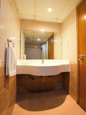 Bathroom - Oyo 328 City Plaza Hotel (Al-Fujairah)