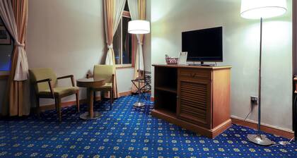 Oyo 328 City Plaza Hotel