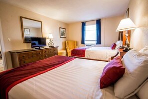 Room - Days Inn & Suites by Wyndham Lake Okeechobee (Okeechobee)