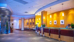 Lobby - Radisson Red Deer Hotel (Red Deer)