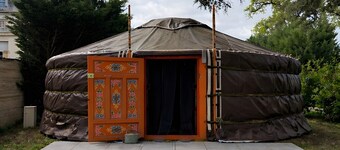 Glamping “Cozy Yurt” with Private Terrace and Shared Garden