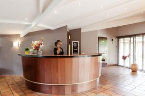 Lobby - Charme Hotel Montbeliard Sud (Arbouans)