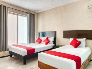 A hotel room with two beds, a large window, and a view of the outdoors. - Capital O Hotel La Siesta, Gomez Palacio (Gomez Palacio)