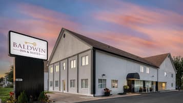 A building with a sign for 'Baldwin Inn & Suites' indicating a hotel.