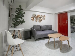 Living area - OYO 675 Circuit Hostel (Makati)