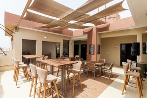 Outdoor dining - Wakola Hôtel Cheikh Anta (Dakar)
