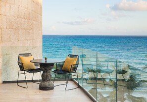 Outdoor dining - Thompson Playa Del Carmen Beach House (Playa del Carmen)