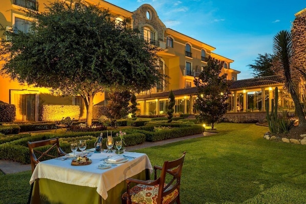 Outdoor dining - Quinta Real Saltillo (Saltillo)