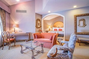 A hotel room with a sofa, armchair, and a small table. - Quinta Real Saltillo (Saltillo)