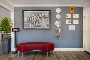 Interior - Super 8 by Wyndham Ukiah (Ukiah)