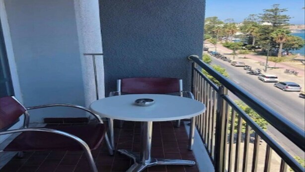 Imagen sin descripción, 1 de 20, botón