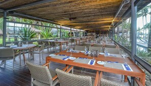 Tempat makan luar