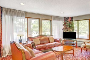 Living area - Days Inn And Suites Peachtree City (Peachtree City)