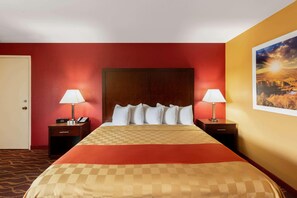 Room - Days Inn by Wyndham Roseburg (Roseburg)