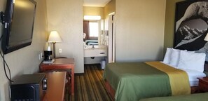 Room - Super 8 By Wyndham Ridgecrest (Ridgecrest)