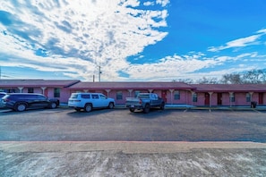 Exterior - OYO Hotel Beeville US 181 (Beeville)