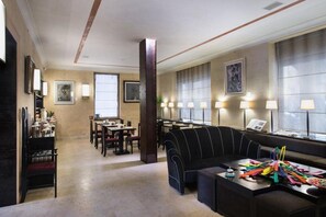 Unclassified image, 3 of 105, button - Art Hotel Novecento (Bologna)