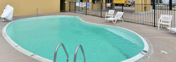 Pool - Americas Best Value Inn Schulenburg (Schulenburg)