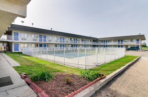 Exterior - Motel6 Topeka, KS - Northwest (Topeka)