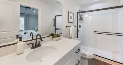 Luxury Getaway | 5 MIN to Liberty University | 4BR