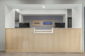 Lobby - Country Inn and Suites By Radisson Manteno, IL (Manteno)
