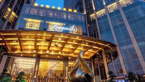 A modern hotel with a prominent 'Kempinski' sign, large glass windows, and a distinctive sculpture in front. - Kempinski Hotel Changsha (Changsha)