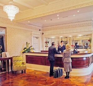 Lobby - Bunratty Castle Hotel & Leisure Club, BW Premier Collection (Bunratty)