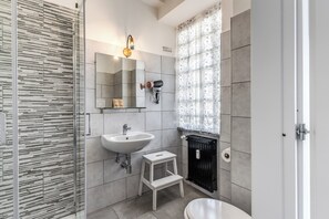 Bathroom - Hotel Brunella (Rome)