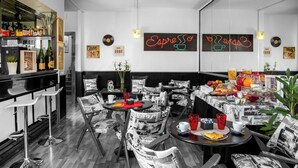 Dining - Radio Hotel (Rome)
