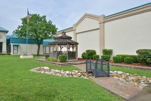 Property grounds - The Dels - Pittsburg (Pittsburg)
